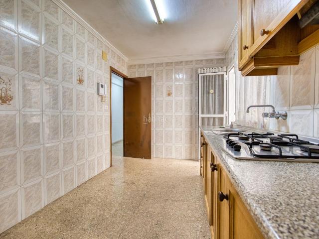 Piso en venta en Orihuela, Orihuela Ciudad. GRAN PISO EN AV. TEODOMIRO CON 4 HABITACIONES Y TODO EL CONFORT EN EL CENTRO DE ORIHUELA. Pisos.