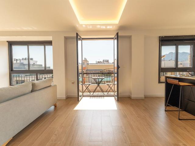 Piso en venta en Orihuela, Orihuela Ciudad. Luz, Vistas y Diseño Premium Reformado Tu Oasis Moderno en la Avenida Teodomiro. Pisos.