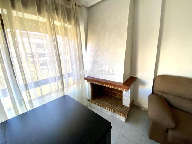 Piso en venta en Orihuela, Orihuela Ciudad. PISO EN AVENIDA TEODOMIRO DE ORIHUELA VIVIENDA EN LOS ANDENES, DISPONE DE 3 AMPLIOS DORMITORIOS, 2. Pisos.