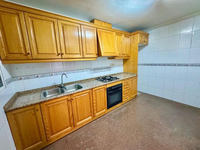 Piso en venta en Orihuela, Orihuela Ciudad. Amplio y luminoso piso en Los Huertos Orihuela, en planta baja todo exterior con posibilidad de garaje. para entrar a vivir Tu. Pisos.