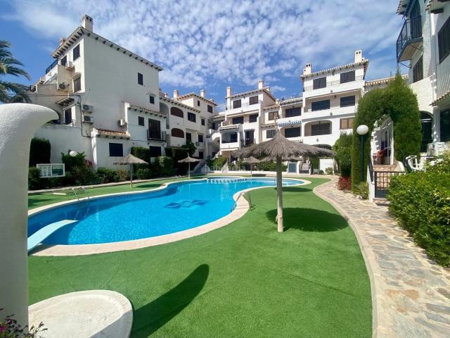 Piso en venta en Orihuela, Cabo Roig. Descubre este acogedor apartamento situado en la prestigiosa zona de Cabo Roig, en la urbanizacioacuten Bellavista VI, una ubicaci. Pisos.