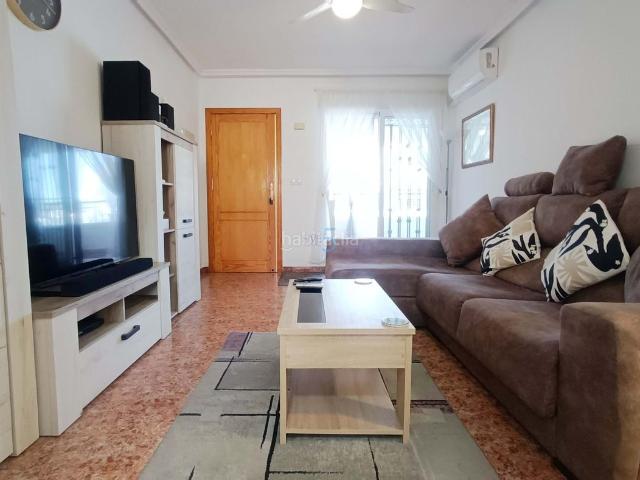 Piso en venta en Orihuela, Desamparados Hurchillo Torremendo. Apartamento de 2 dormitorios en la última planta orientado al sur con solario privado y piscina comunitaria en Vistabella Golf! Si.