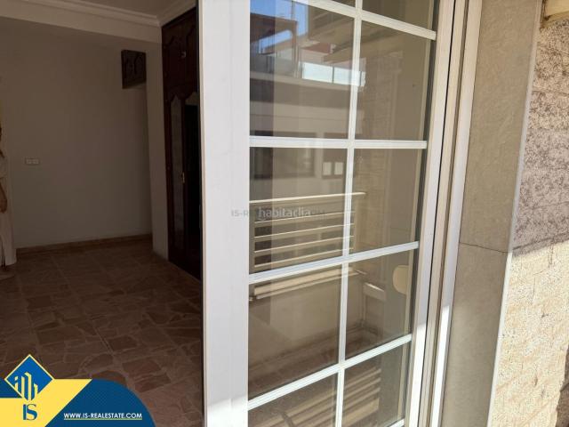 Piso en venta en Orihuela, La Zenia. Apartamento con terraza, en la provincia de Alicante, en la ciudad de Torrevieja, en la zona de Playa del Cura. 5 habitaciones 1. Pisos.