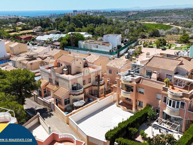 Piso en venta en Orihuela, Lomas de Cabo Roig Los Dolses. Apartamento con piscina comunitaria, en la provincia de Alicante, en Orihuela Costa. 2 habitaciones 60 m² A 2 kilómetros del m. Pisos.