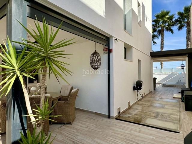 Piso en venta en Orihuela, Lomas de Cabo Roig Los Dolses. Bienvenido a la casa de tus suentildeos en el corazoacuten de Lomas de Cabo Roig, una de las zonas residenciales maacutes deseadas. Pisos.