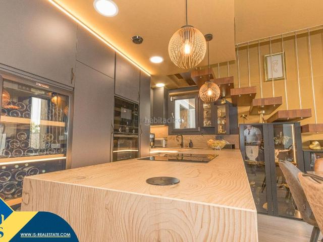 Piso en venta en Orihuela, Lomas de Cabo Roig Los Dolses. Villa con piscina privada, en la provincia de Alicante, en la ciudad de Orihuela Costa. 3 habitaciones 130 m² 2 kilómetros del. Pisos.