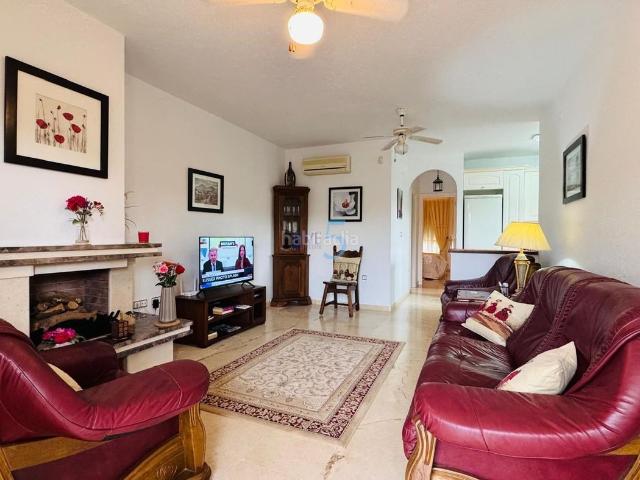 Piso en venta en Orihuela, Lomas de Campoamor Las Ramblas. Este fantástico apartamento completamente amueblado de dos o tres dormitorios en la planta baja está situado en la codiciada zona. Pisos.