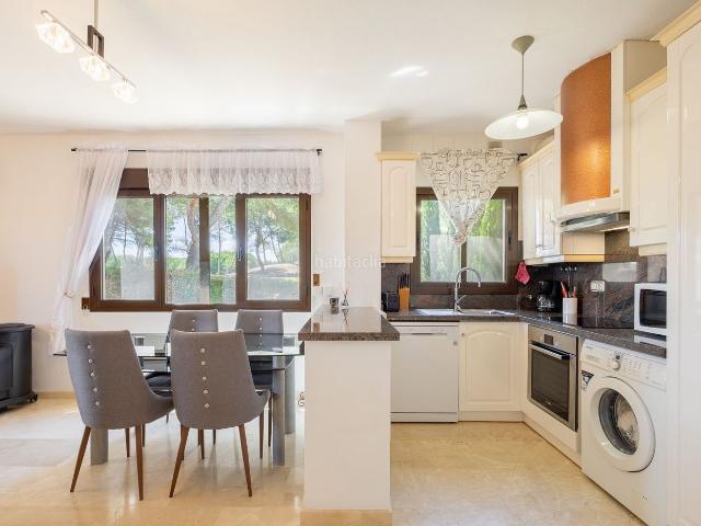 Piso en venta en Orihuela, Lomas de Campoamor Las Ramblas. iexclBienvenidos a este espectacular apartamento en planta baja en Las Ramblas Golf! Les ofrecemos una vivienda moderna y elegante. Pisos.