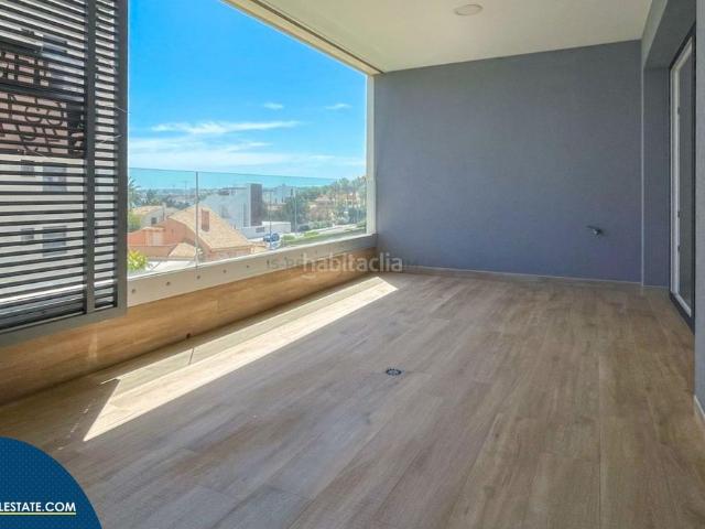 Piso en venta en Orihuela, Punta Prima. Apartamento con piscina comunitaria, en la provincia de Alicante, en Orihuela Costa. 3 habitaciones 146 m² A 150 metros del ma. Pisos.