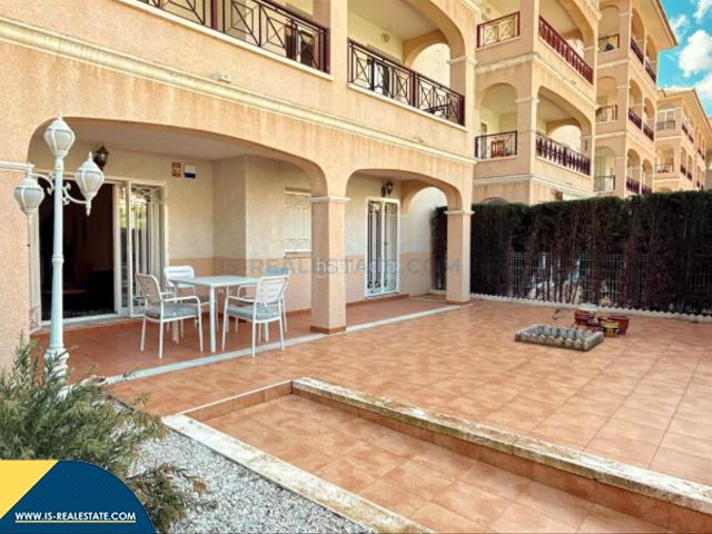 Piso en venta en Orihuela, Playa Flamenca. Apartamento con piscina compartida en Orihuela Costa, provincia de Alicante. 2 habitaciones 116 m² 3 kilómetros del mar. Pisos.