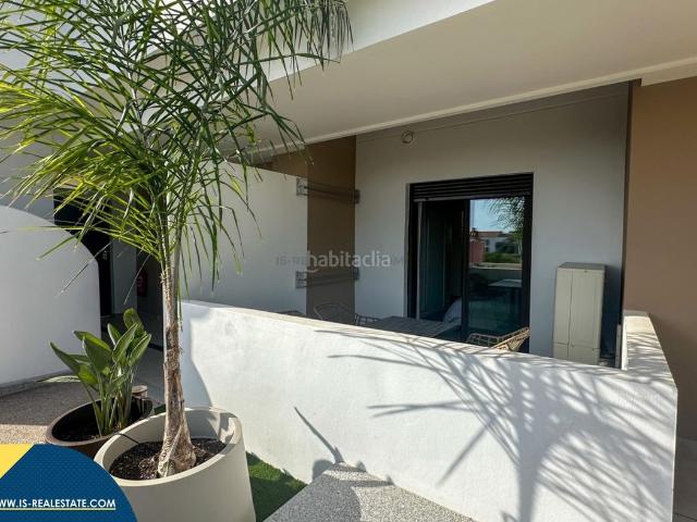 Piso en venta en Orihuela, Playa Flamenca. Apartamento con piscina comunitaria, en la provincia de Alicante, en la localidad de Orihuela Costa. 2 habitaciones 74 m² A 1. Pisos.