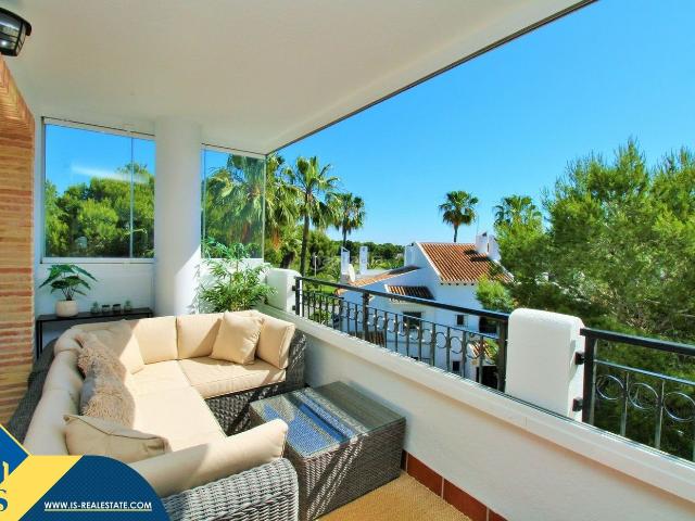 Piso en venta en Orihuela, Villamartín Las Filipinas. Apartamento con piscina comunitaria, en la provincia de Alicante, en Orihuela Costa. 2 habitaciones 78 m² A 3 km del mar. Pisos.