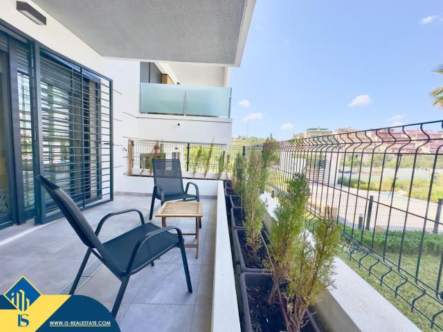 Piso en venta en Orihuela, Villamartín Las Filipinas. Apartamento con piscina comunitaria, en la provincia de Alicante, en Orihuela Costa. 2 habitaciones 73 m² A 4 km del mar. Pisos.