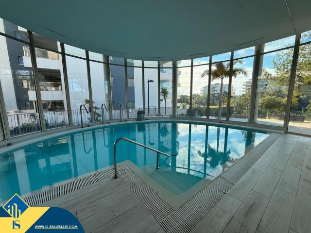 Piso en venta en Orihuela, Villamartín Las Filipinas. Apartamento con piscina comunitaria, en la provincia de Alicante, en la ciudad de Orihuela Costa. 3 habitaciones 94 m² 3 kilóm. Pisos.