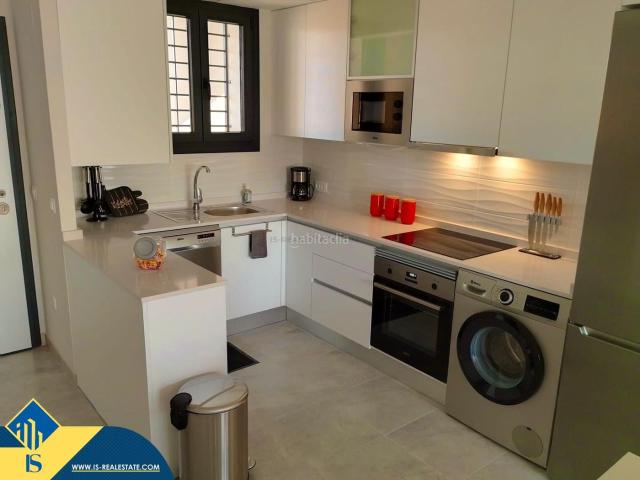 Piso en venta en Orihuela, Villamartín Las Filipinas. Apartamento con piscina comunitaria, en la provincia de Alicante, en la localidad de Orihuela Costa. 2 habitaciones 77 m² A 3. Pisos.