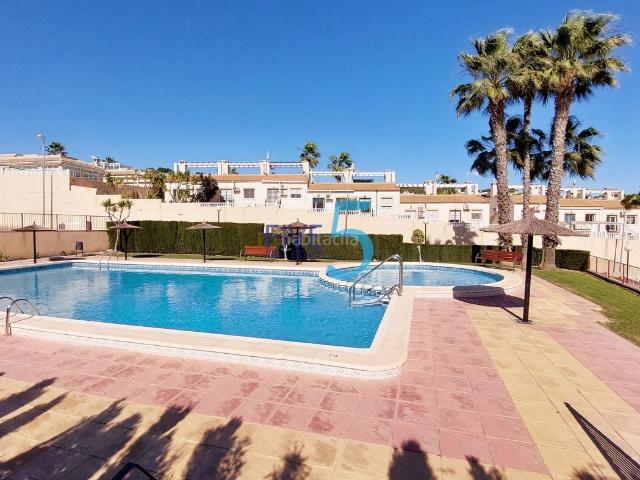 Piso en venta en Orihuela, Villamartín Las Filipinas. Apartamento de 2 dormitorios y 1 baño orientado al sureste en la planta baja, situado dentro de la urbanización Florida Golf, Vill. Pisos.