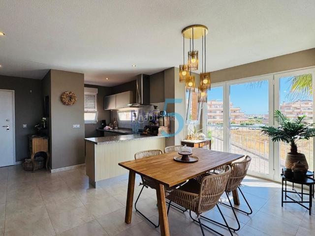 Piso en venta en Orihuela, Villamartín Las Filipinas. Este fantástico apartamento de dos habitaciones en la primera planta está situado en la codiciada zona de Los Dolses y disfruta de. Pisos.