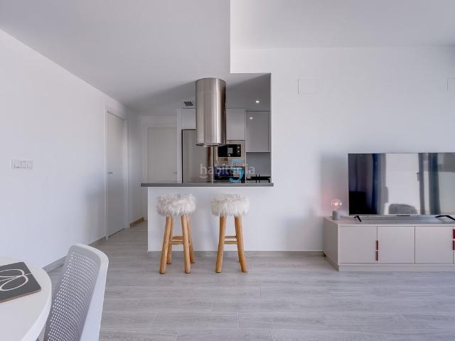 Piso en venta en Orihuela, Villamartín Las Filipinas. Este impresionante ático de dos dormitorios y dos baños, totalmente amueblado, se encuentra en Villamartín, un entorno ideal muy c. Pisos.