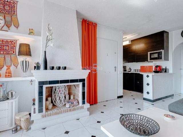 Piso en venta en Orihuela, Villamartín Las Filipinas. Este precioso apartamento de dos habitaciones se encuentra dentro del codiciado complejo Verdemar II, que ofrece aparcamiento comú. Pisos.