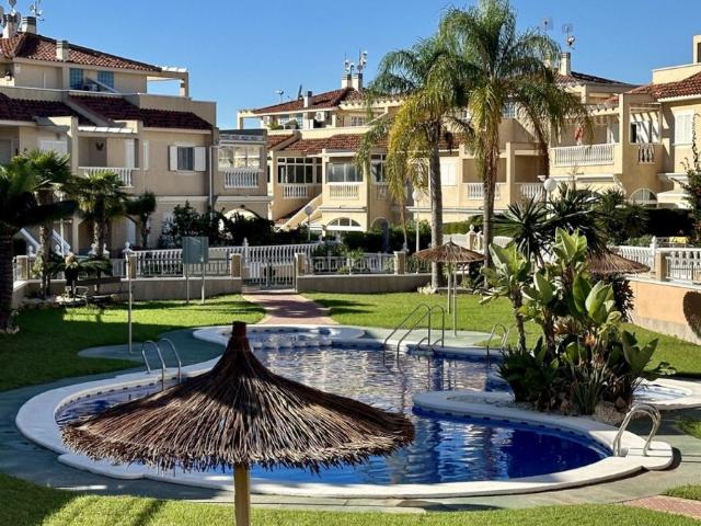 Piso en venta en Orihuela, Zeniamar Horizonte La Campana. Magniacutefico duacuteplex situado en la prestigiosa urbanizacioacutenampnbspZeniamar Fase V, Bloque 9, en excelente estado y con. Pisos.