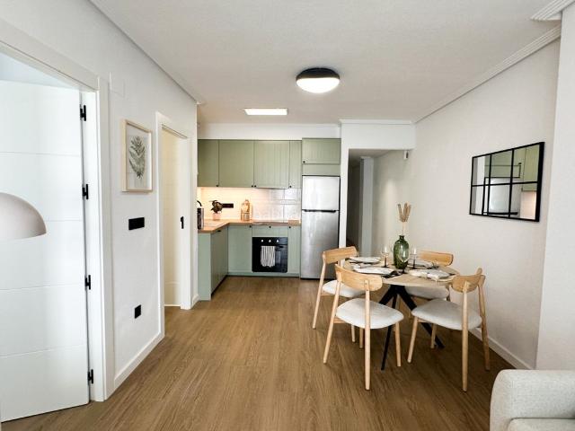Piso en venta en Orihuela, Zeniamar Horizonte La Campana. Completamente reformado en 2026, este impresionante apartamento moderno ha sido renovado iacutentegramente con los maacutes altos. Pisos.