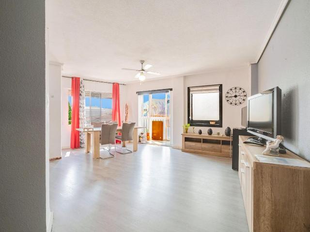 Piso en venta en Oropesa del Mar, Centro. Gran vivienda de 129 m2 con terraza acristalada, portal reformado y ascensor a cota cero en Oropesa Pueblo. Pisos Oropesa del.