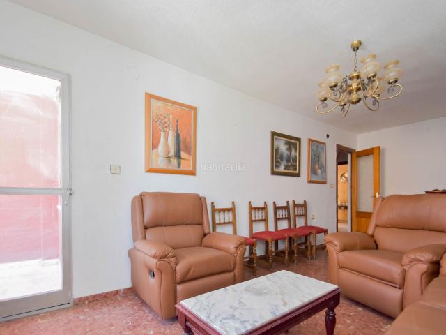 Piso en venta en Atarfe. AMPLIA VIVIENDA DE 4 DORMITORIOS CON GRANDES POSIBILIDADES DE REFORMA Y PERSONALIZACIÓN. Pisos.