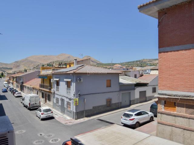 Piso en venta en Atarfe. AMPLIA VIVIENDA DE 4 DORMITORIOS CON GRANDES POSIBILIDADES DE REFORMA Y PERSONALIZACIÓN. Pisos.