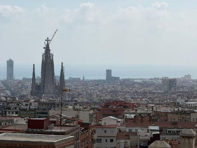 Piso en venta en avenida Can Baro, Barcelona, de 88 m² 3 habitaciones por 240.000