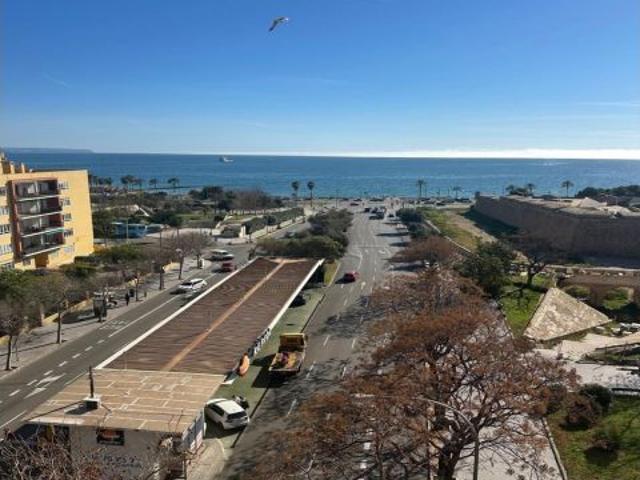 Piso en venta en Avenida Gabriel Alomar con vistas al mar – 137 m2, parking y ascensor en Palma de M