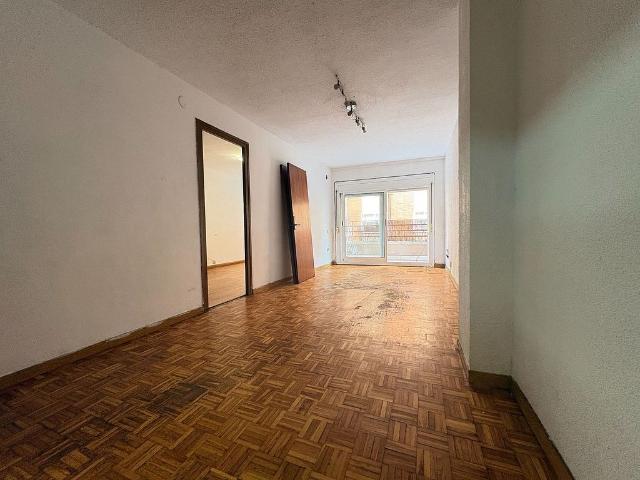 Piso en venta en avenida D'alfons XIII, Badalona, de 82 m² 3 habitaciones por 195.000