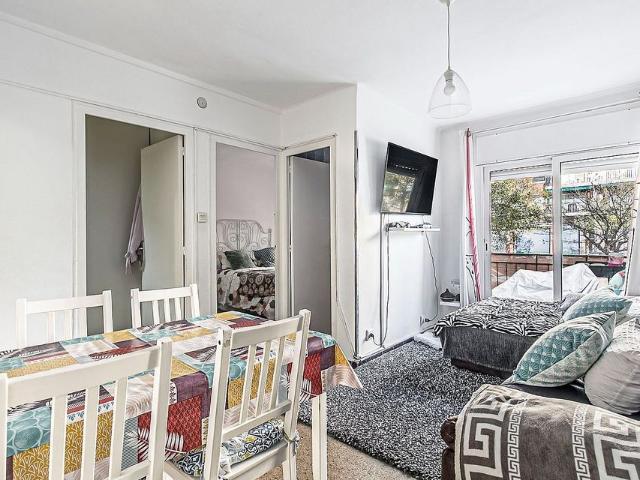 Piso en venta en avenida D'amèrica, Mataró, de 50 m² 3 habitaciones por 129.000