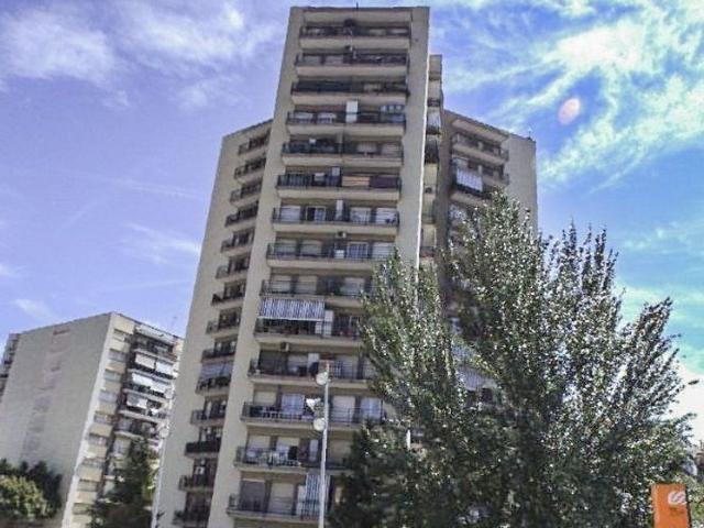Piso en venta en avenida De Catalunya, Rubí, de 75 m² 4 habitaciones por 173.000