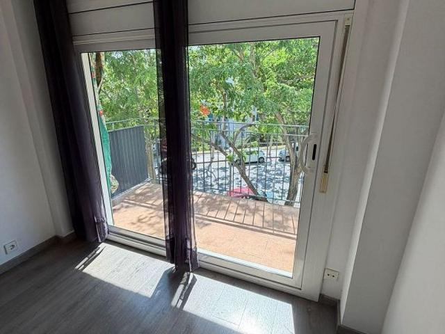 Piso en venta en avenida De Can Serra, Hospitalet de Llobregat, L´, de 67 m² 2 habitaciones por 239.000