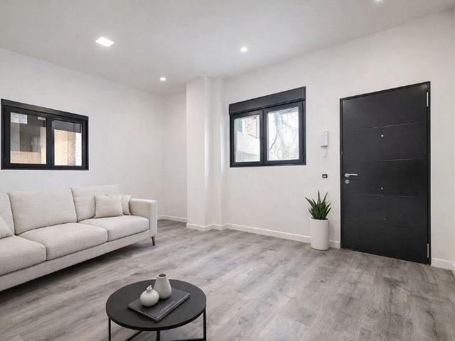 Piso en venta en avenida De Carmen Amaya, Hospitalet de Llobregat, L´, de 60 m² 2 habitaciones por 129.000