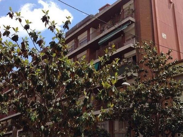 Piso en venta en avenida De Cerdanyola, Sant Cugat del Vallès, de 79 m² 3 habitaciones por 80.300