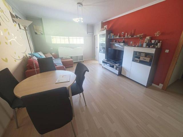 Piso en venta en avenida De Burgos, Badia del Vallès, de 80 m² 3 habitaciones por 179.000