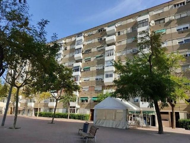 Piso en venta en avenida De Burgos, Badia del Vallès, de 88 m² 1 habitación por 77.100