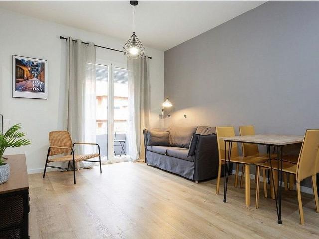 Piso en venta en avenida De Gaudí, Barcelona, de 49 m² 2 habitaciones por 330.000