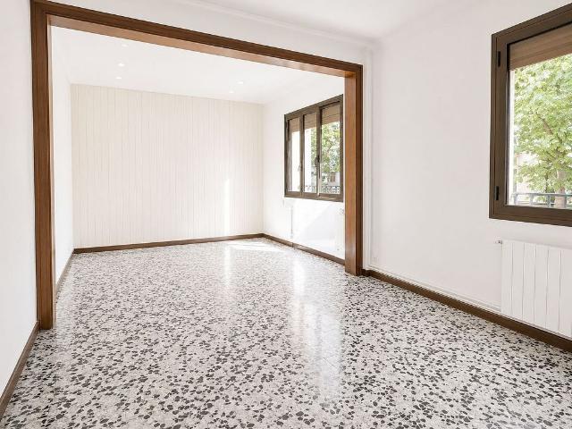Piso en venta en avenida De Gaudí, Barcelona, de 87 m² 3 habitaciones por 550.000