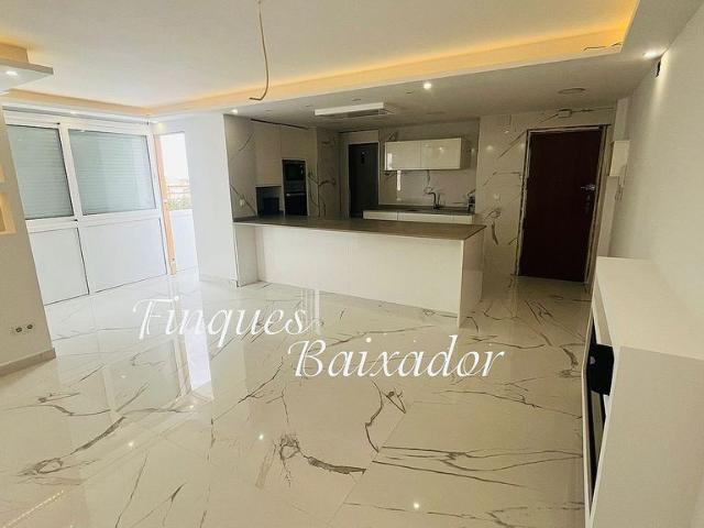 Piso en venta en avenida De Gavà, Viladecans, de 70 m² 3 habitaciones por 249.000
