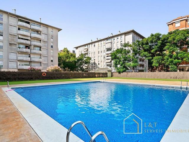 Piso en venta en avenida De España, Cerdanyola del Vallès, de 100 m² 3 habitaciones por 350.000