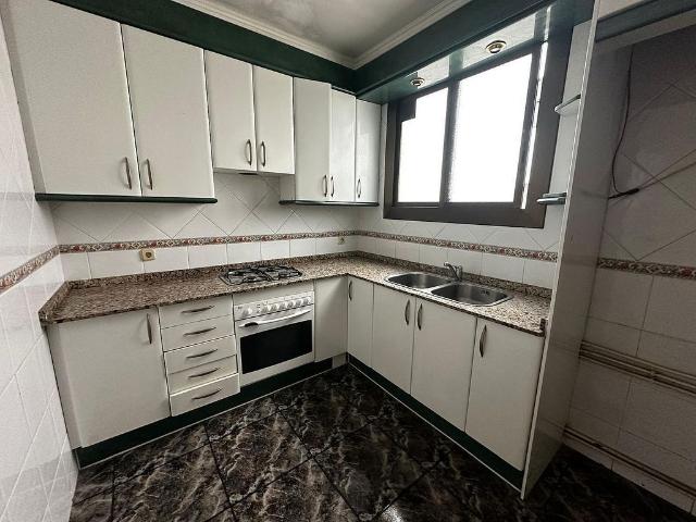 Piso en venta en avenida De Francesc Macià, Vilanova i La Geltrú, de 75 m² 3 habitaciones por 184.800