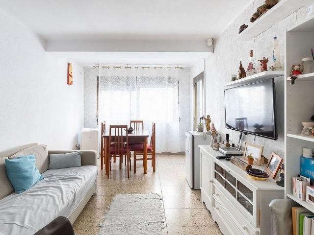 Piso en venta en avenida De Joan XXIII, Sant Adrià de Besos, de 67 m² 3 habitaciones por 218.000