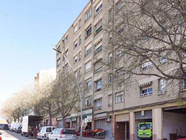 Piso en venta en avenida De Joaquim de Sagrera, Terrassa, de 76 m² 3 habitaciones por 110.000
