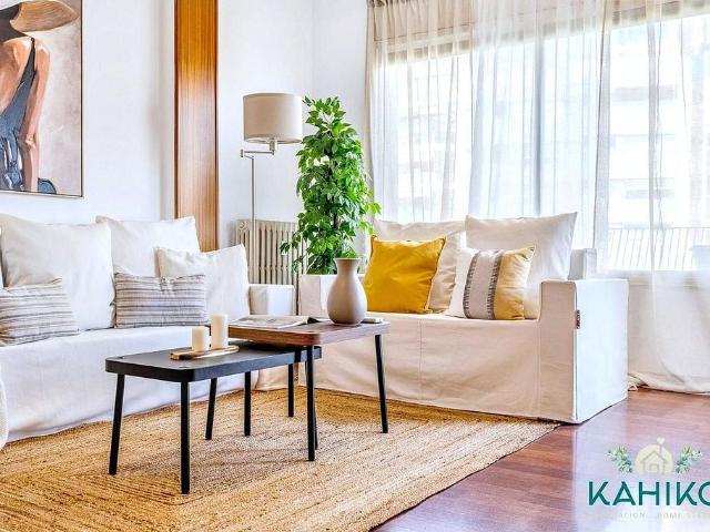 Piso en venta en avenida De Josep Tarradellas, Barcelona, de 87 m² 3 habitaciones por 698.000