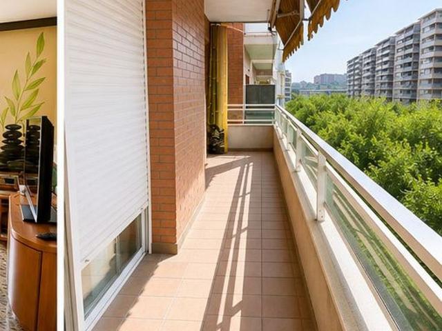 Piso en venta en avenida De Josep Tarradellas i Joan, Hospitalet de Llobregat, L´, de 118 m² 4 habitaciones por 455.000