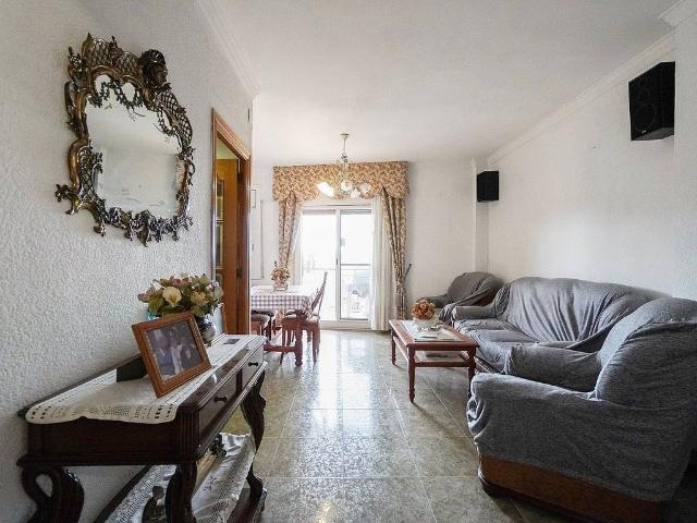 Piso en venta en avenida De Josep Tarradellas i Joan, Hospitalet de Llobregat, L´, de 71 m² 3 habitaciones por 349.000