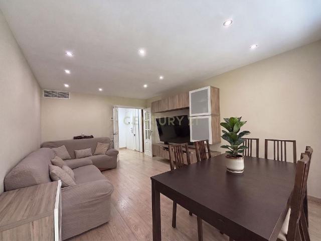 Piso en venta en avenida De Jaume Recoder, Mataró, de 73 m² 3 habitaciones por 349.000