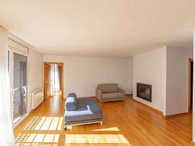 Piso en venta en avenida De la Cortinada, La Cortinada, de 115 m² 3 habitaciones por 695.000